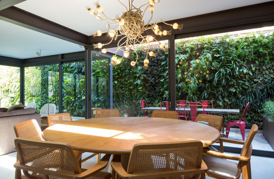 Jardim vertical em sala de estar